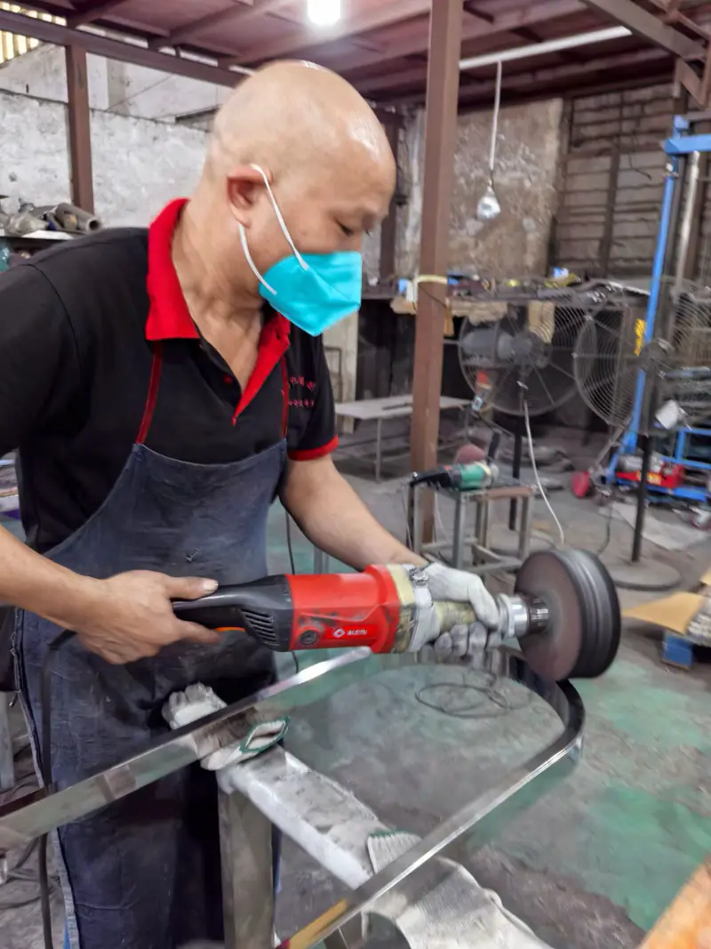 Polishing a curved stainless steel part
